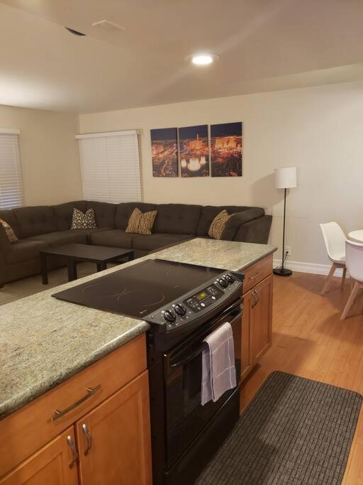 Centrally Located To Strip, Unlv, Stadiums And So Much More! Las Vegas