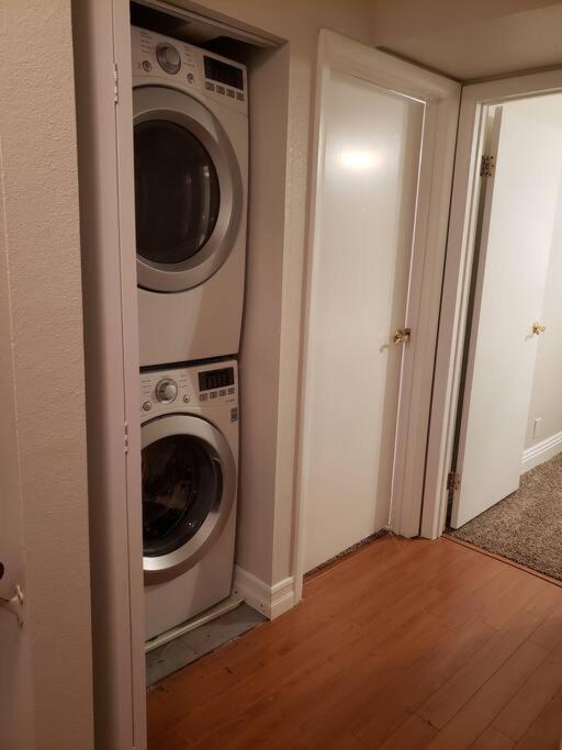 Centrally Located To Strip, Unlv, Stadiums And So Much More! Apartment