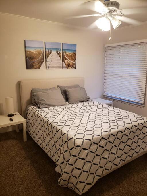 Apartment Centrally Located To Strip, Unlv, Stadiums And So Much More!