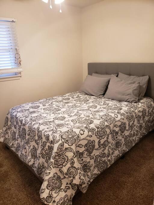 Centrally Located To Strip, Unlv, Stadiums And So Much More! Apartment Las Vegas