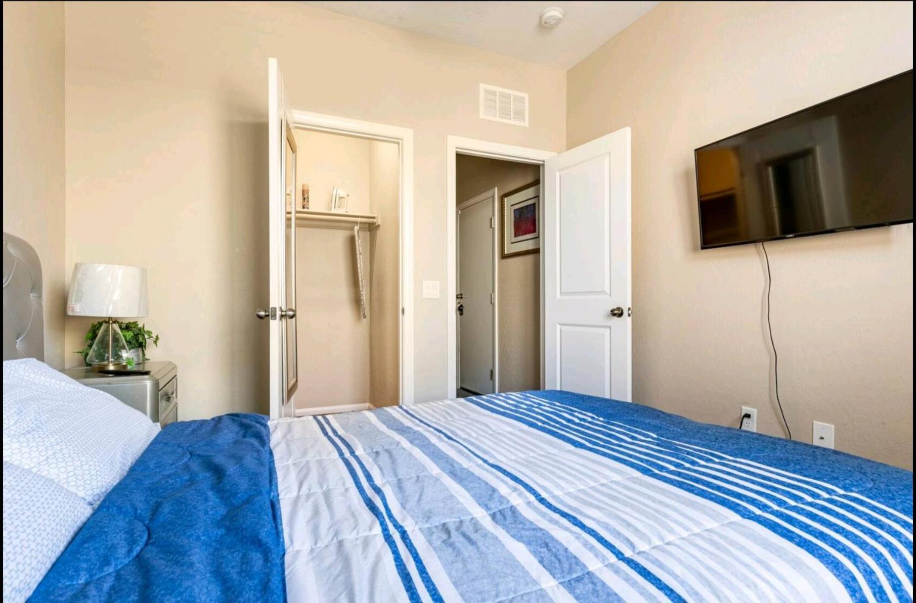 Homestay 1 North Vegas Airport Pick Up Private Bathroom *