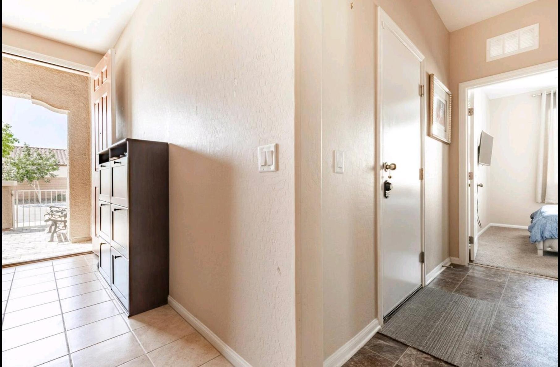 1 North Vegas Airport Pick Up Private Bathroom