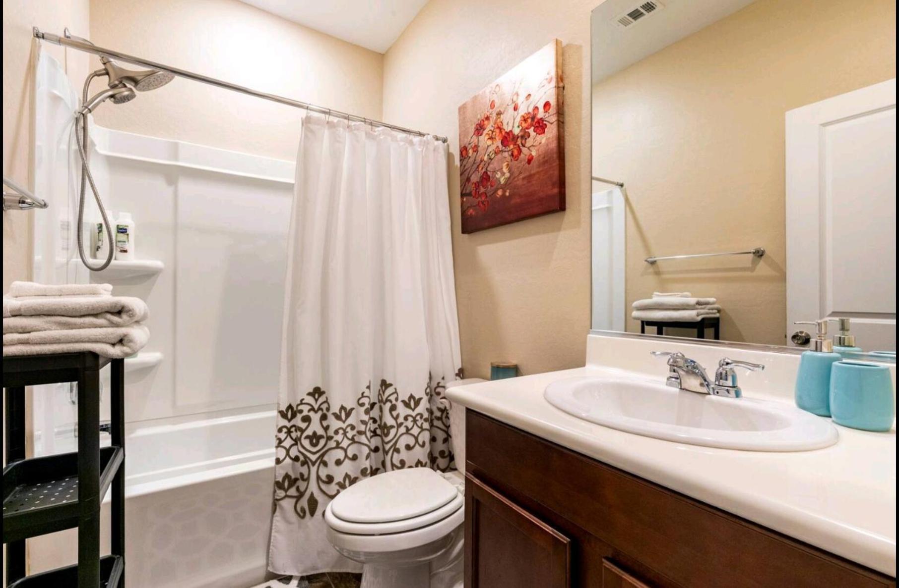 1 North Vegas Airport Pick Up Private Bathroom