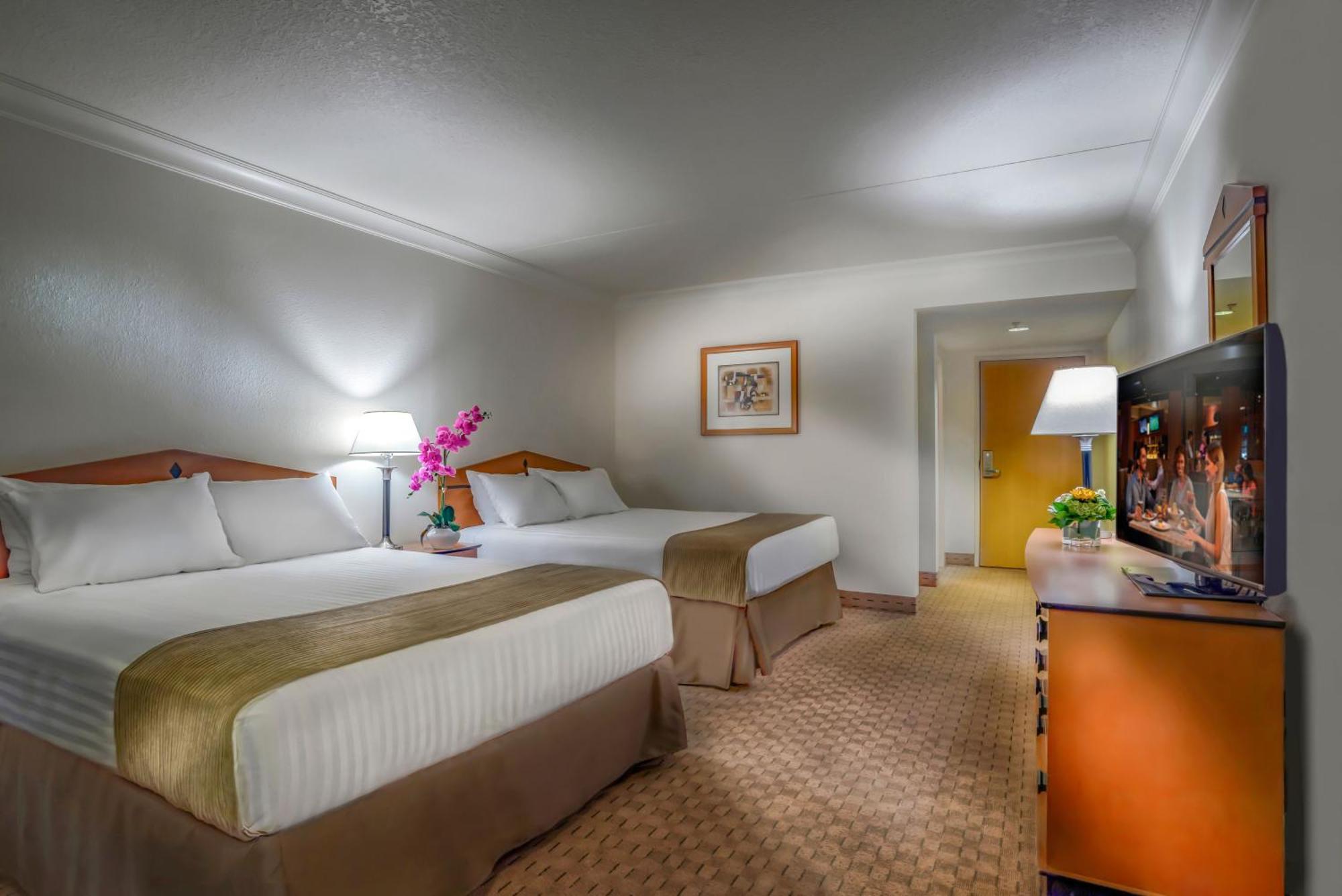 Resort The Strat Hotel, Casino & Tower 3*
