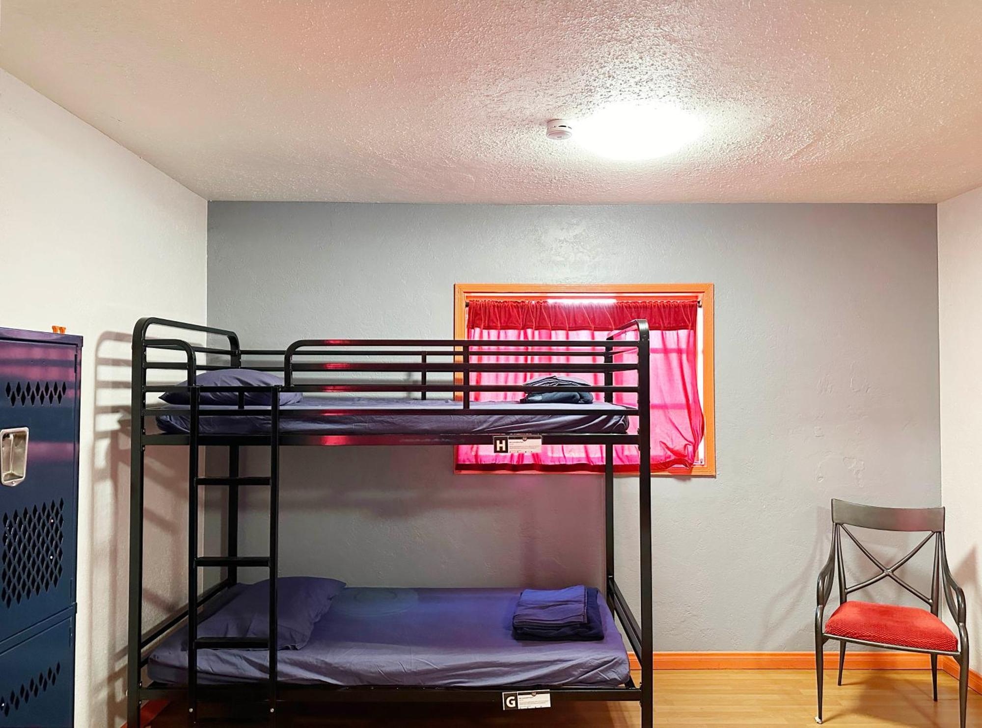 Sin Hostel