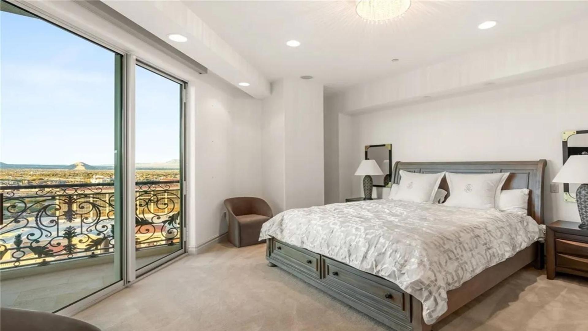 Three Bedroom Luxury With Private Express Elevator