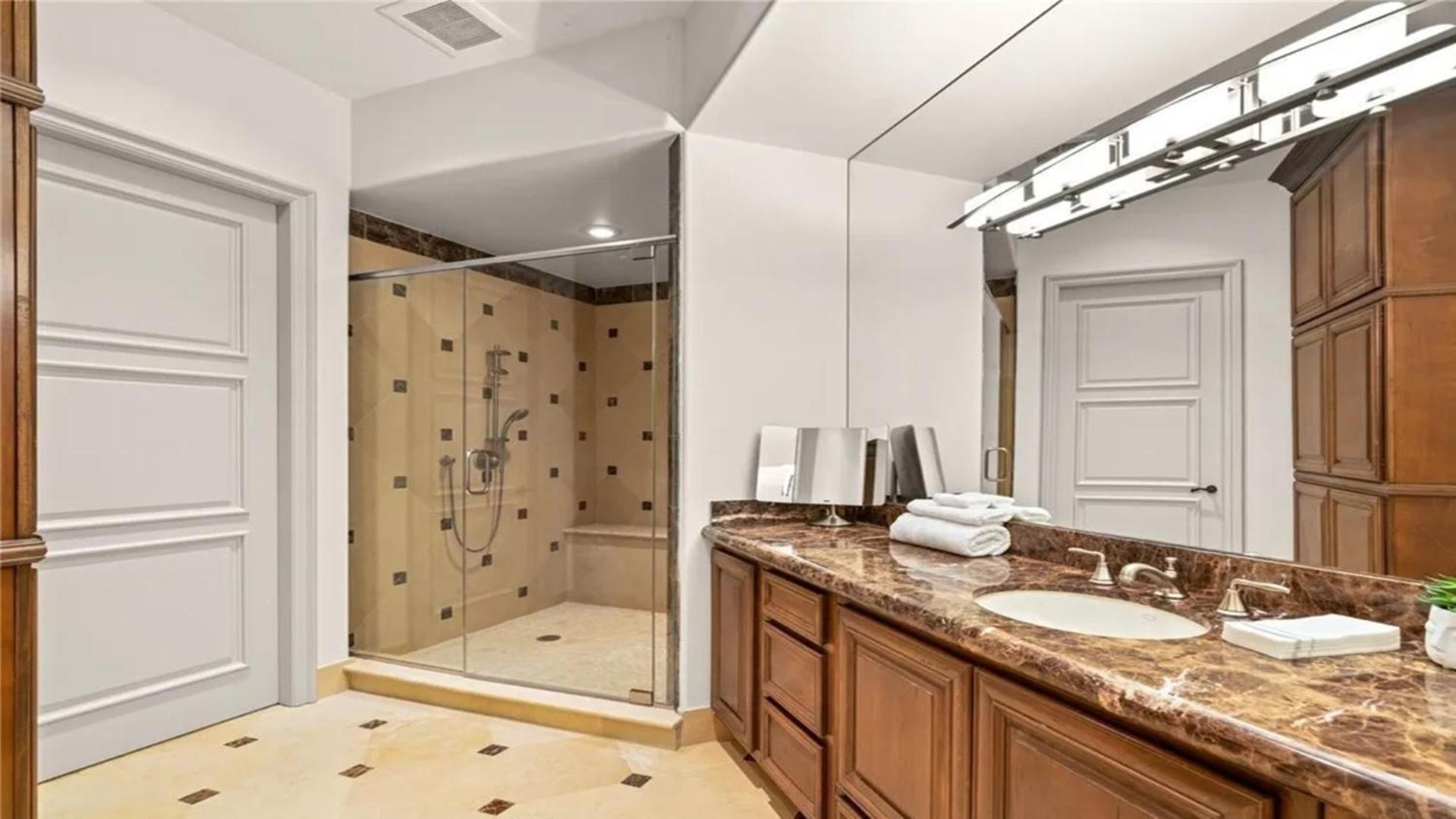 Three Bedroom Luxury With Private Express Elevator *
