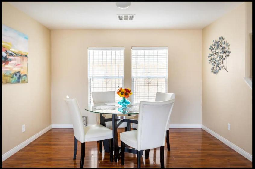 4 Bedroom North Vegas With Pool Holiday home Las Vegas
