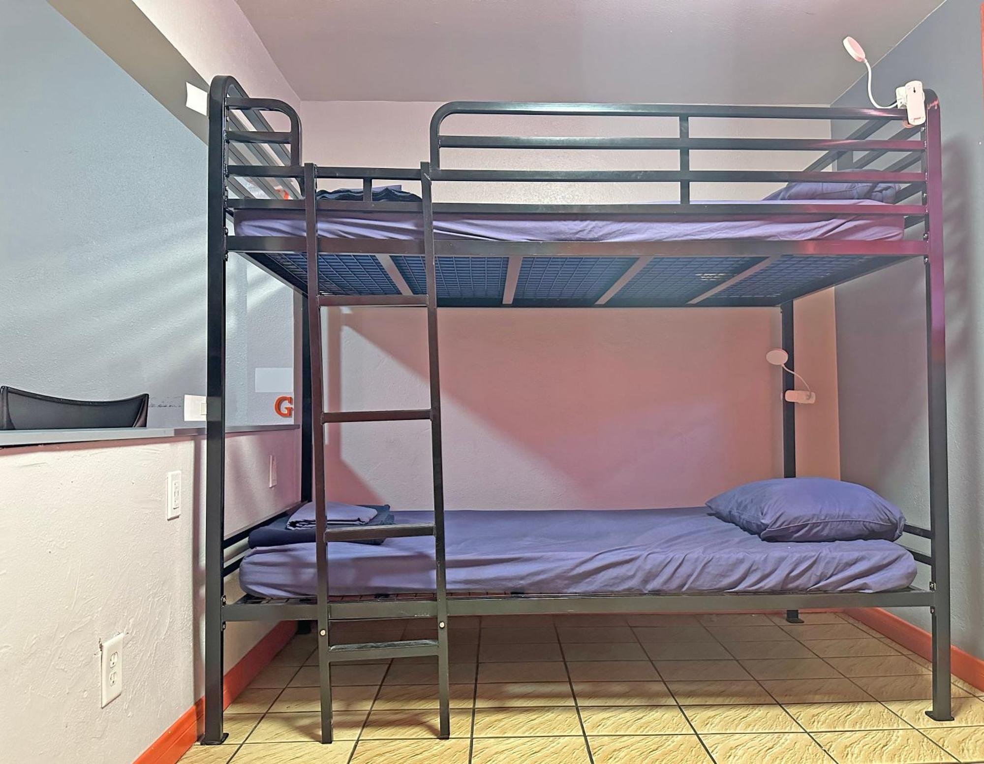 Hostel Sin *