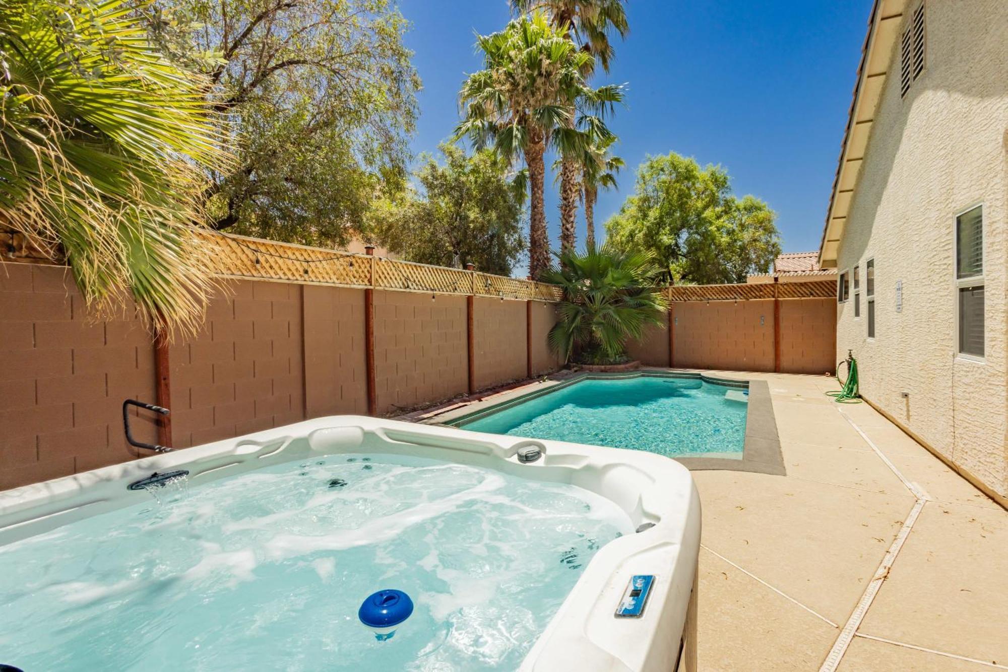 Holiday home Modern 3br W Pool, Hot Tub, Sleeps 6 Las Vegas