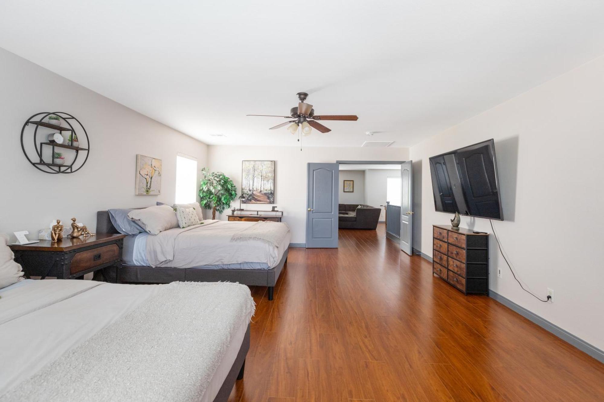 3000sqft House 8beds3bath Pooljacuzzibbqj