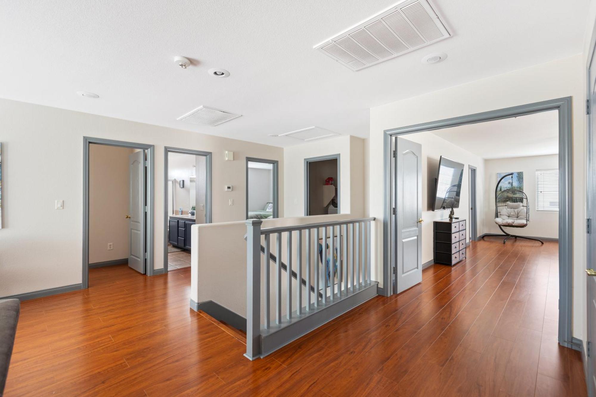 Apartment 3000sqft House 8beds3bath Pooljacuzzibbqj Las Vegas