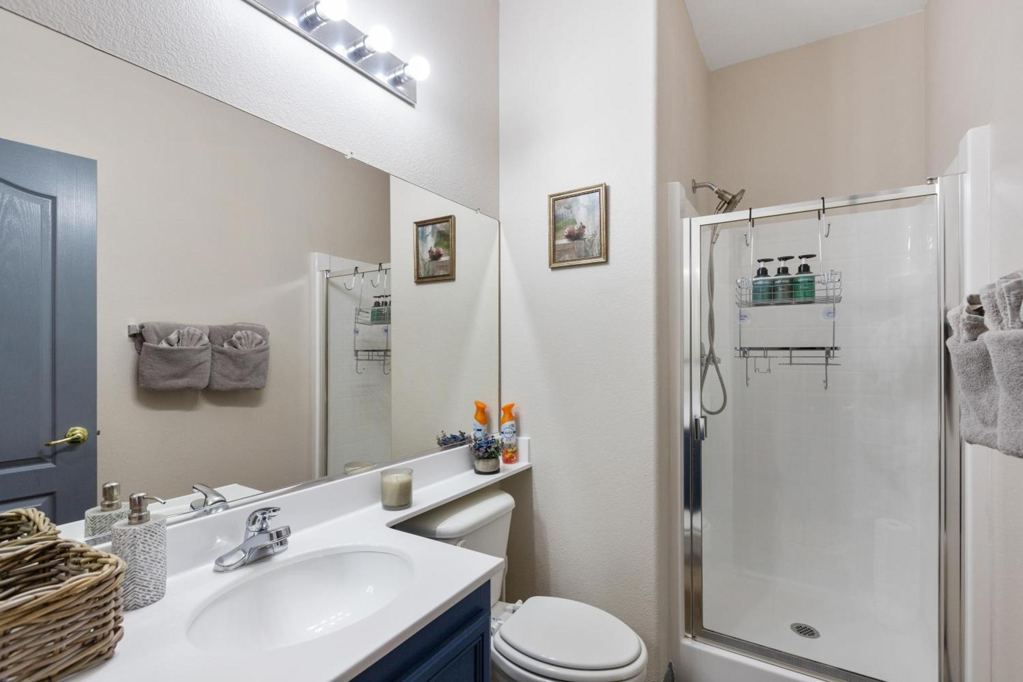 Apartment 3000sqft House 8beds3bath Pooljacuzzibbqj Las Vegas