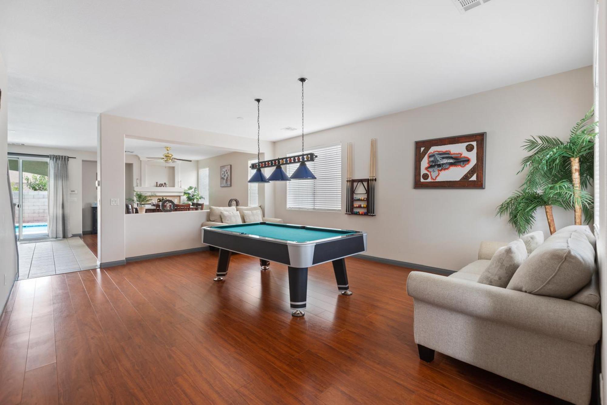 Apartment 3000sqft House 8beds3bath Pooljacuzzibbqj *