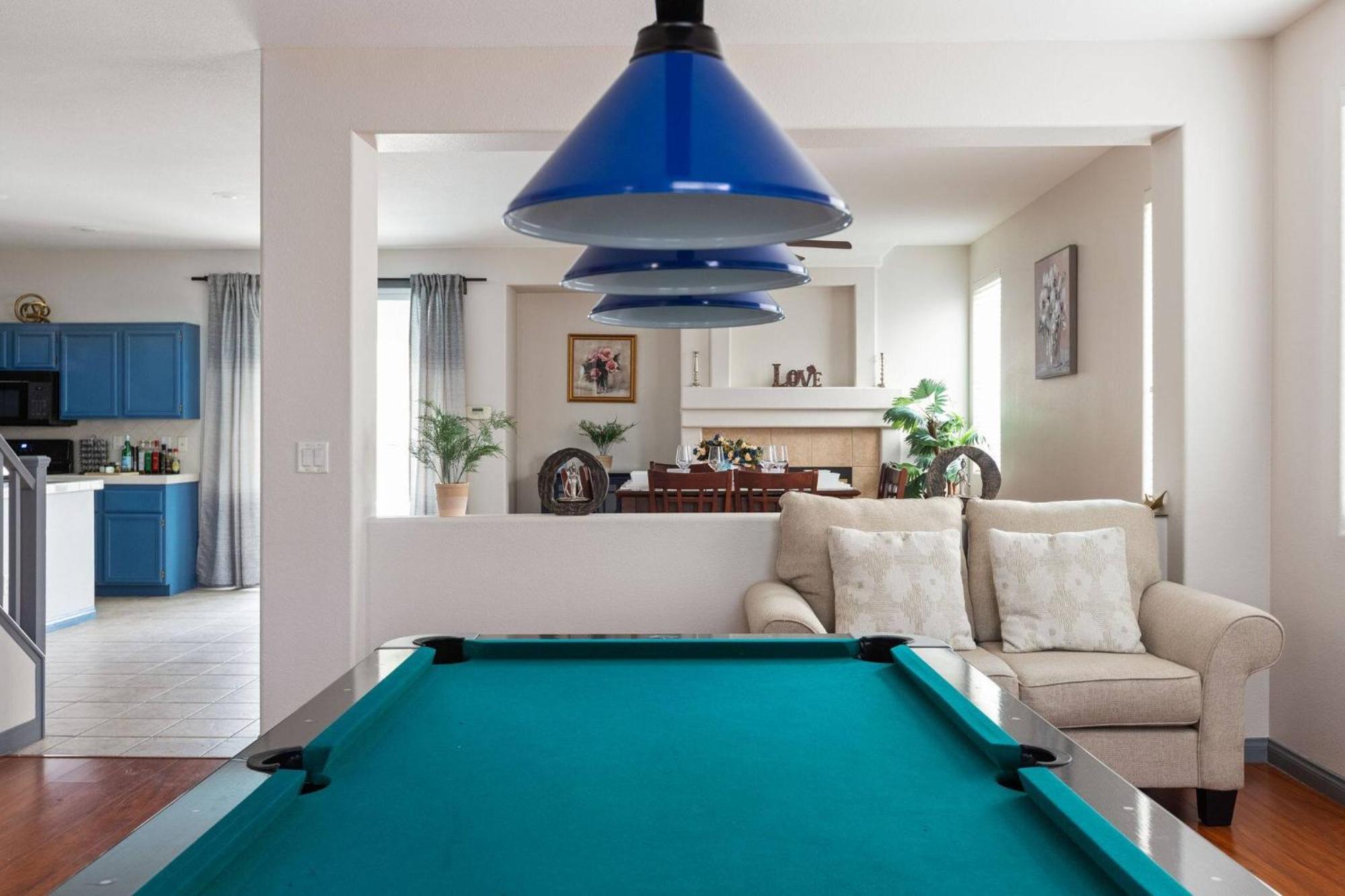 3000sqft House 8beds3bath Pooljacuzzibbqj