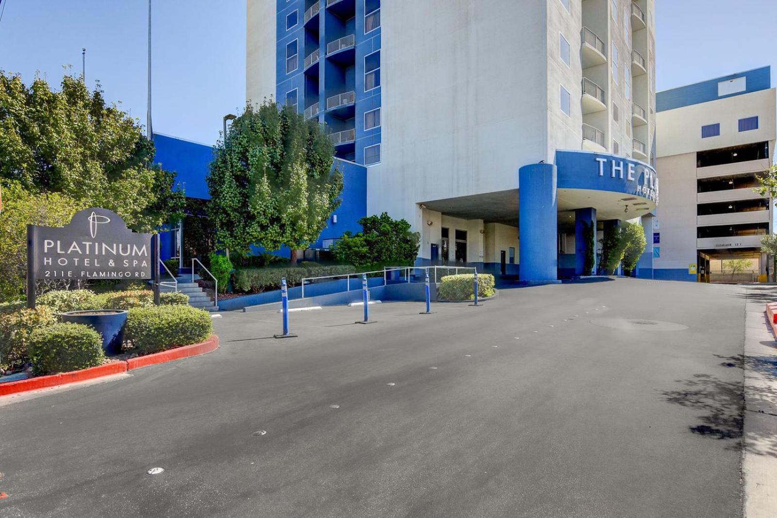 Royal Oasis At Platinum Hotel-strip Views Aparthotel *