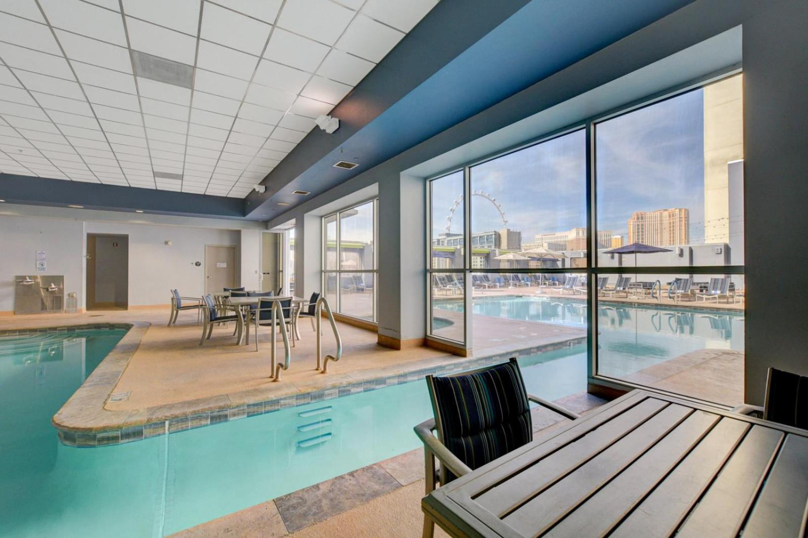 Royal Oasis At Platinum Hotel-strip Views Aparthotel *