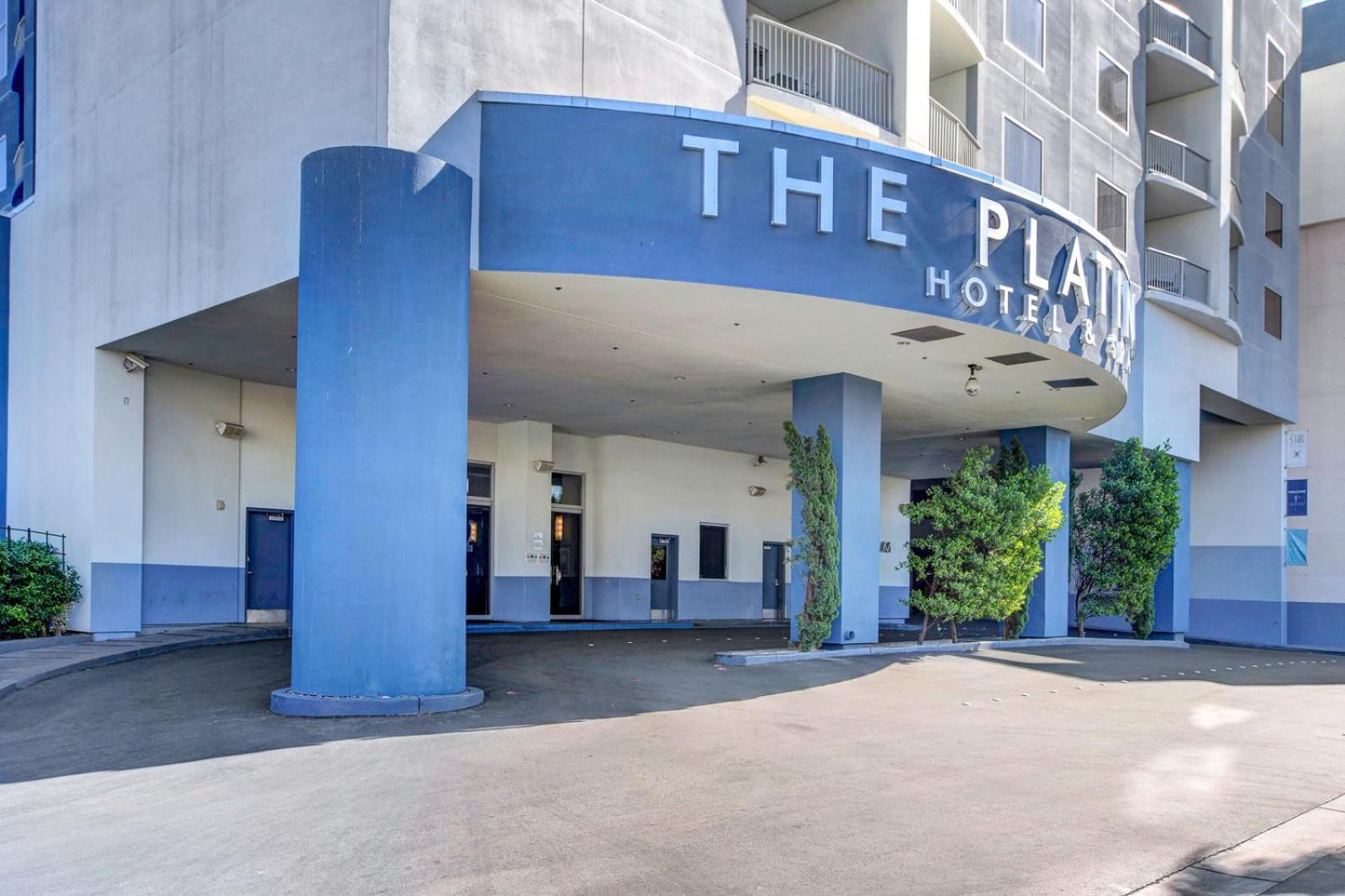 Royal Oasis At Platinum Hotel-strip Views Aparthotel