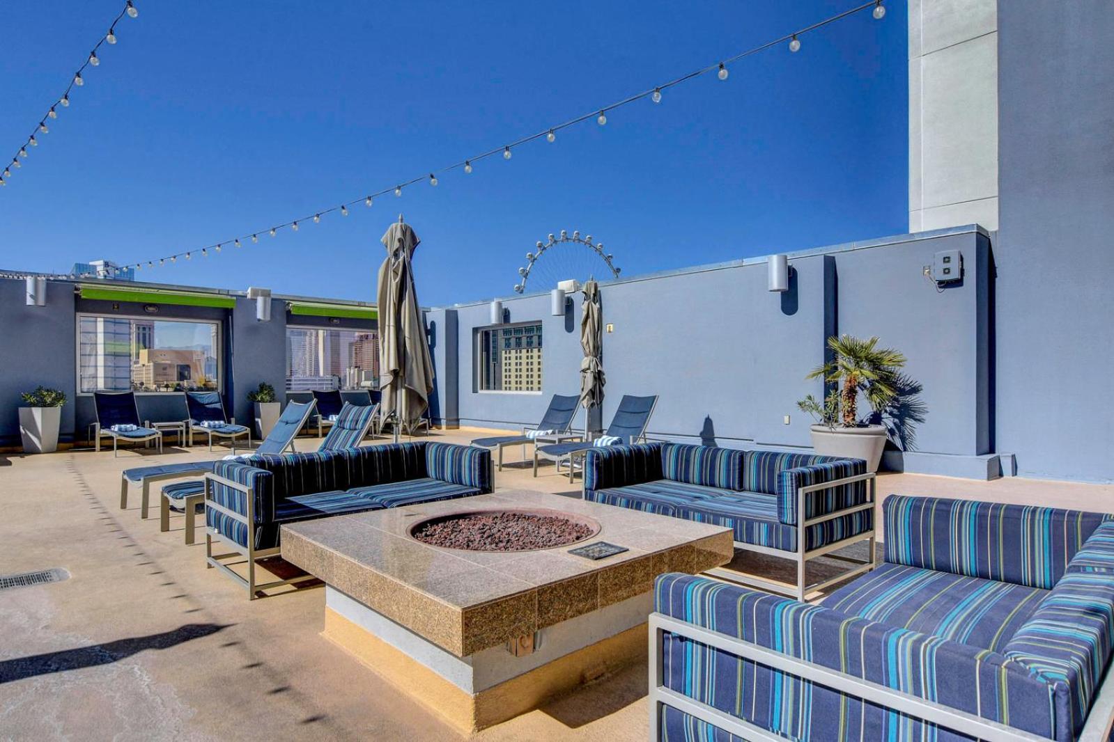 Royal Oasis At Platinum Hotel-strip Views Aparthotel *