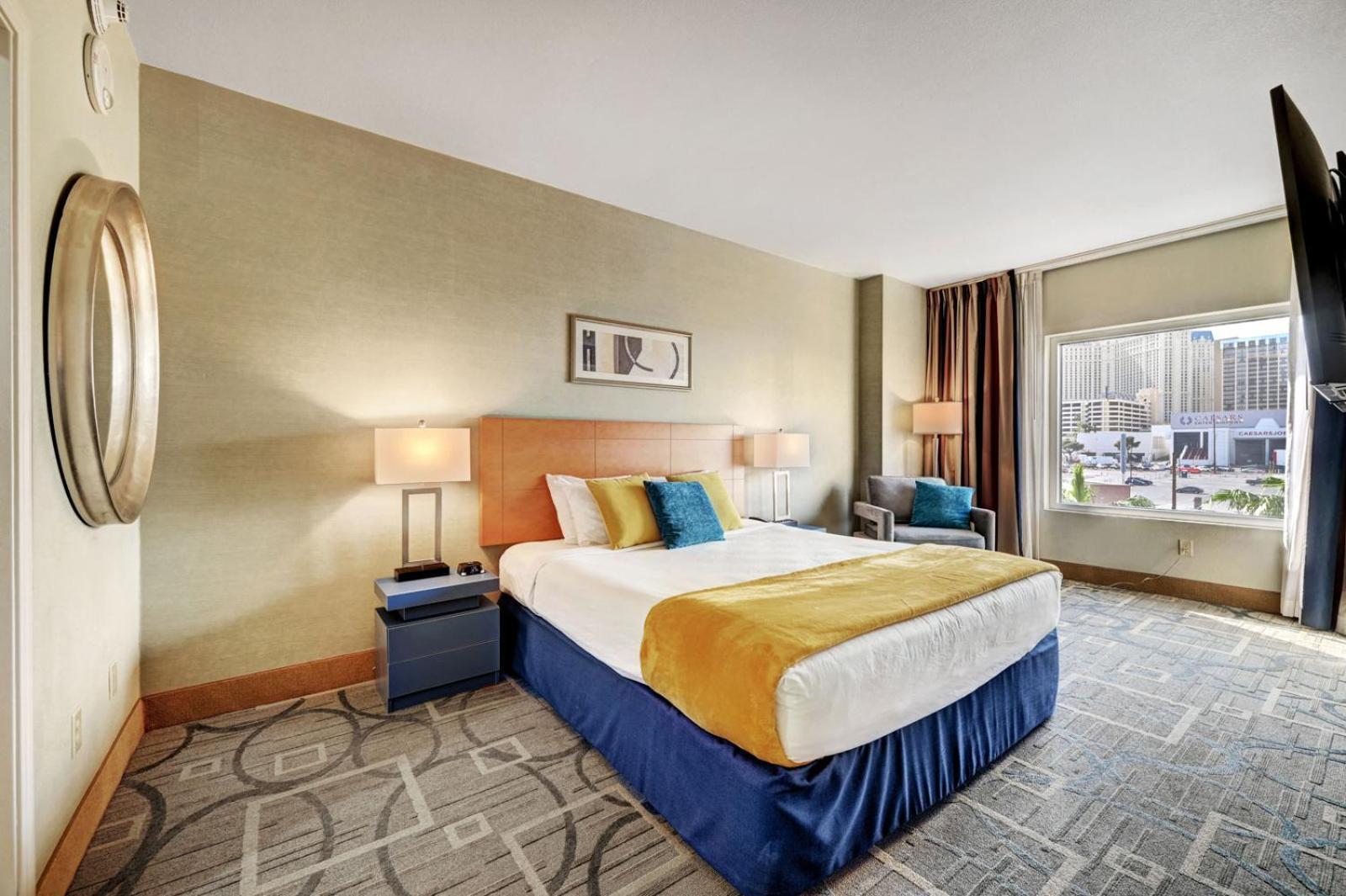 Royal Oasis At Platinum Hotel-strip Views Aparthotel