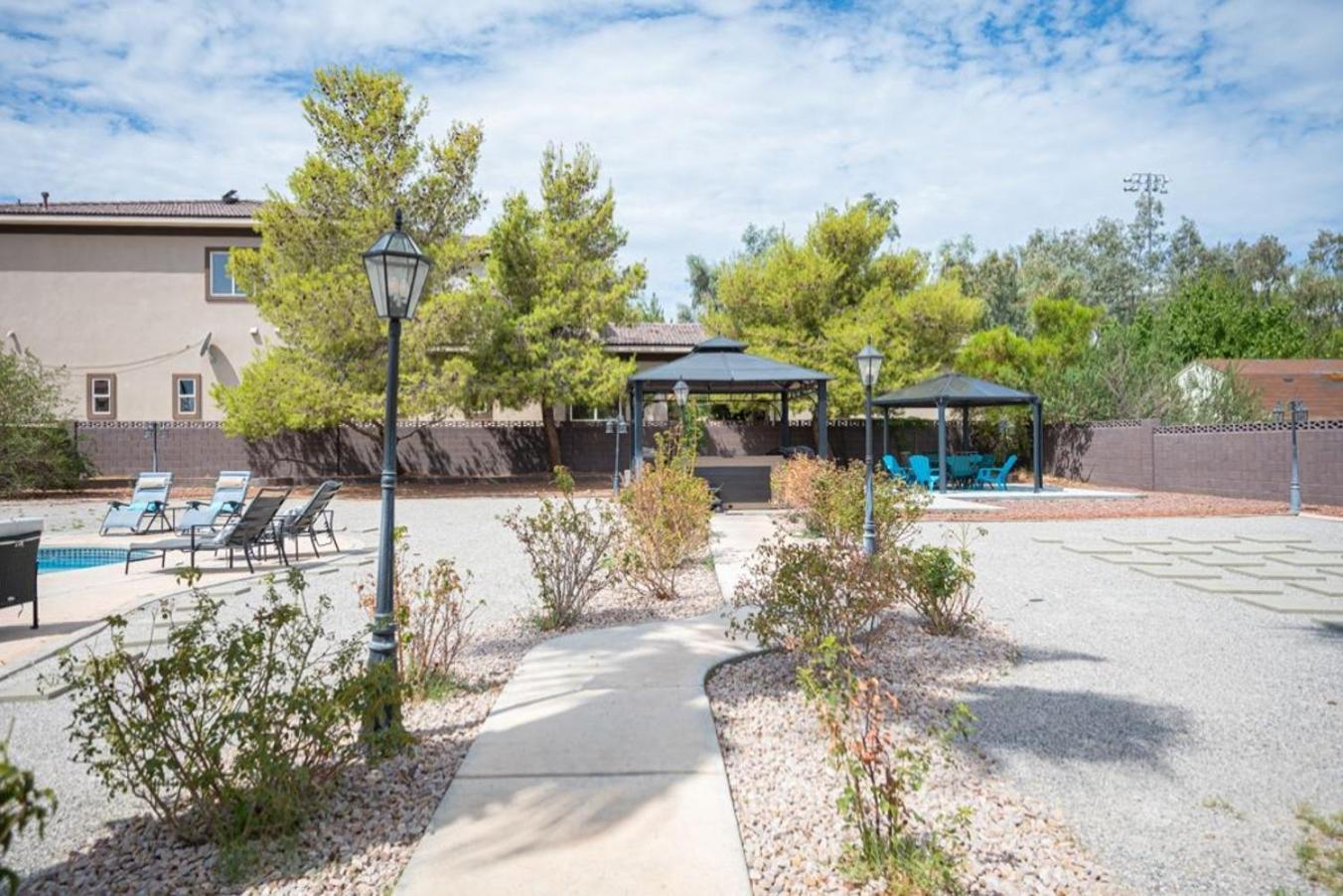 Your Private, Luxurious & Large Oasis-4 Holiday home *