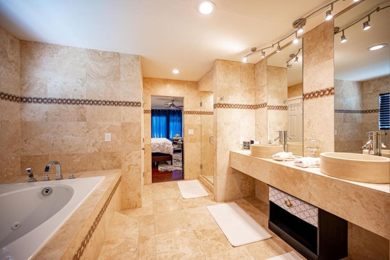 Holiday home Your Private, Luxurious & Large Oasis-4