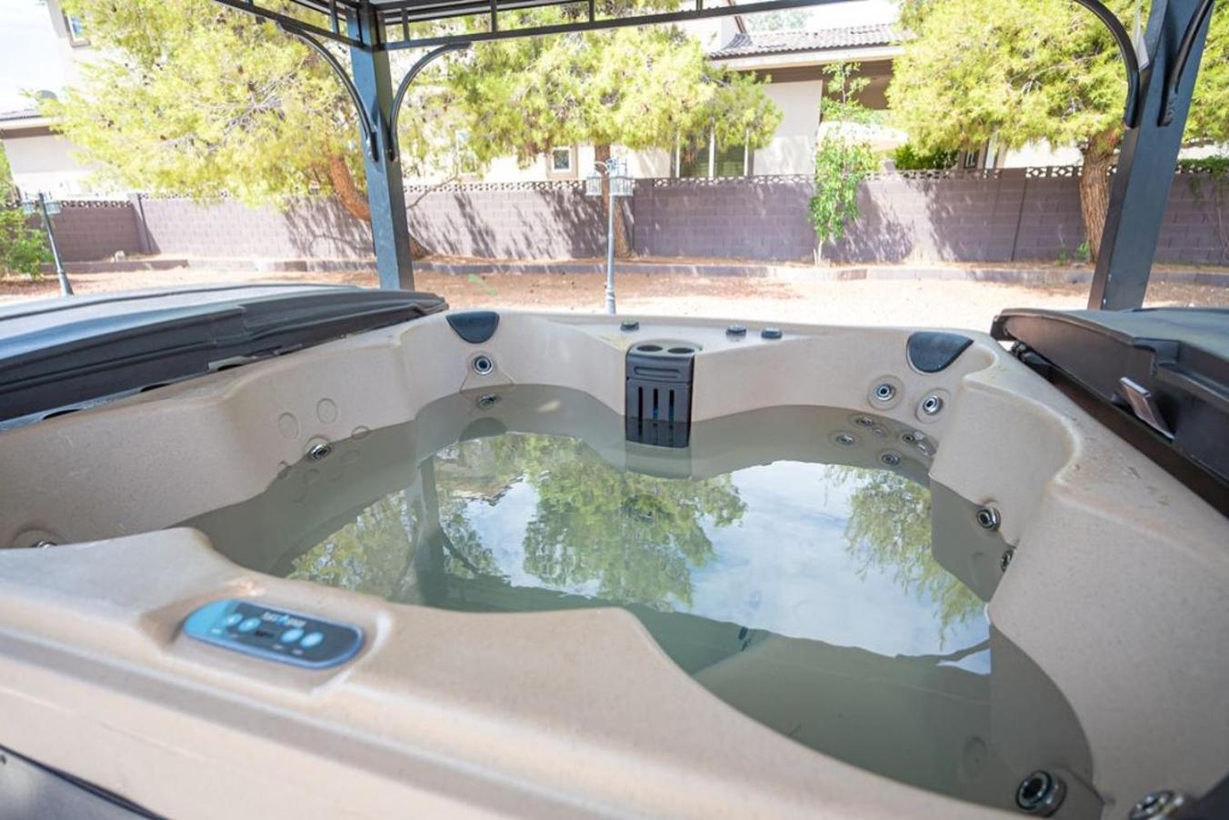 Your Private, Luxurious & Large Oasis-4 Holiday home *