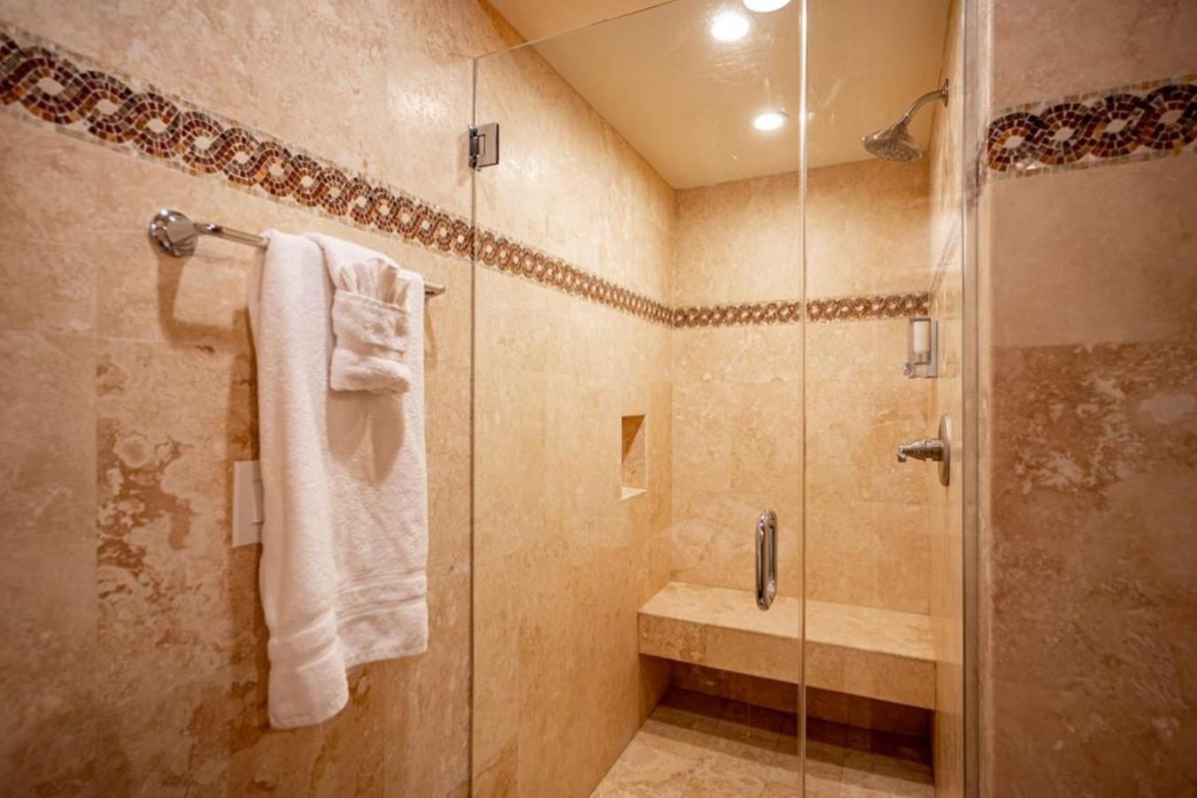 Your Private, Luxurious & Large Oasis-4 *