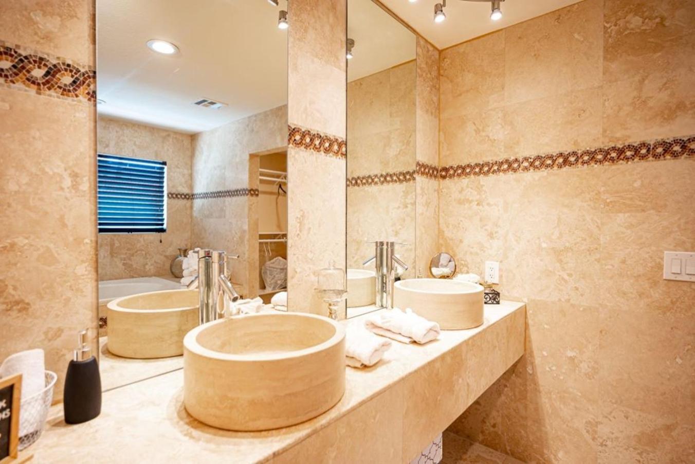 Your Private, Luxurious & Large Oasis-4 Holiday home Las Vegas