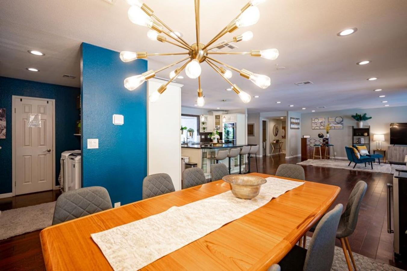 Your Private, Luxurious & Large Oasis-4 Holiday home *