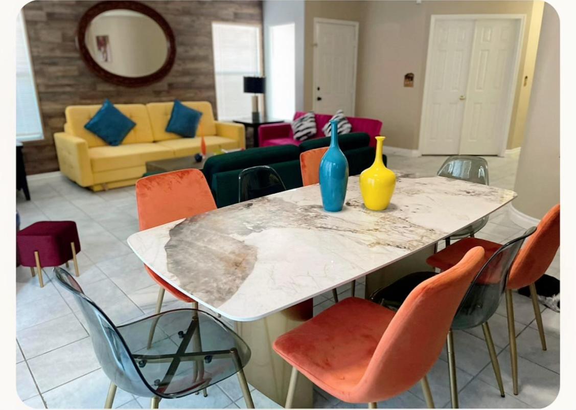 Ferienhaus Pet-friendly, Vibrant Oasis - Colorful Retreat Near Summerlin Las Vegas