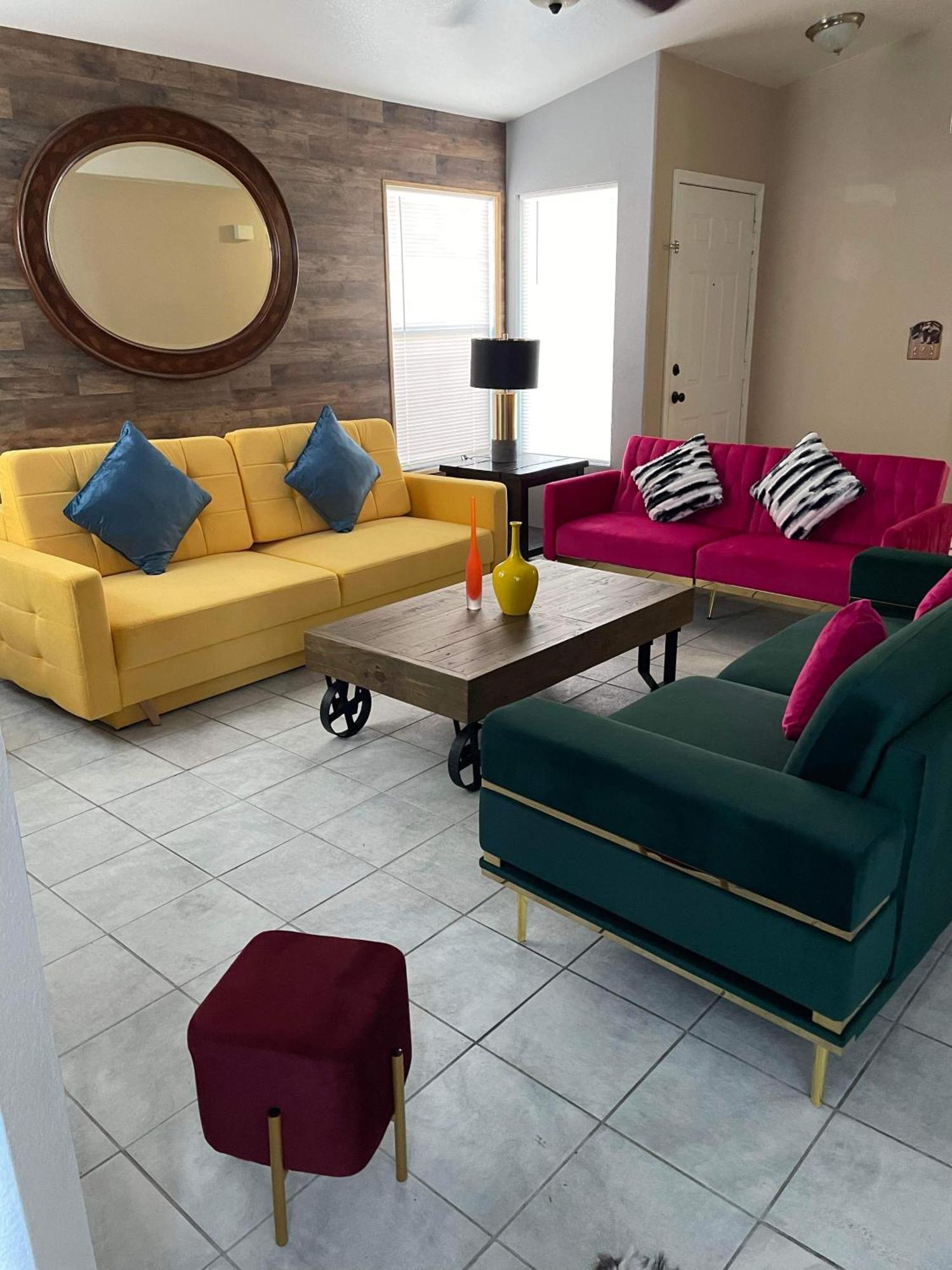 Ferienhaus Pet-friendly, Vibrant Oasis - Colorful Retreat Near Summerlin Las Vegas
