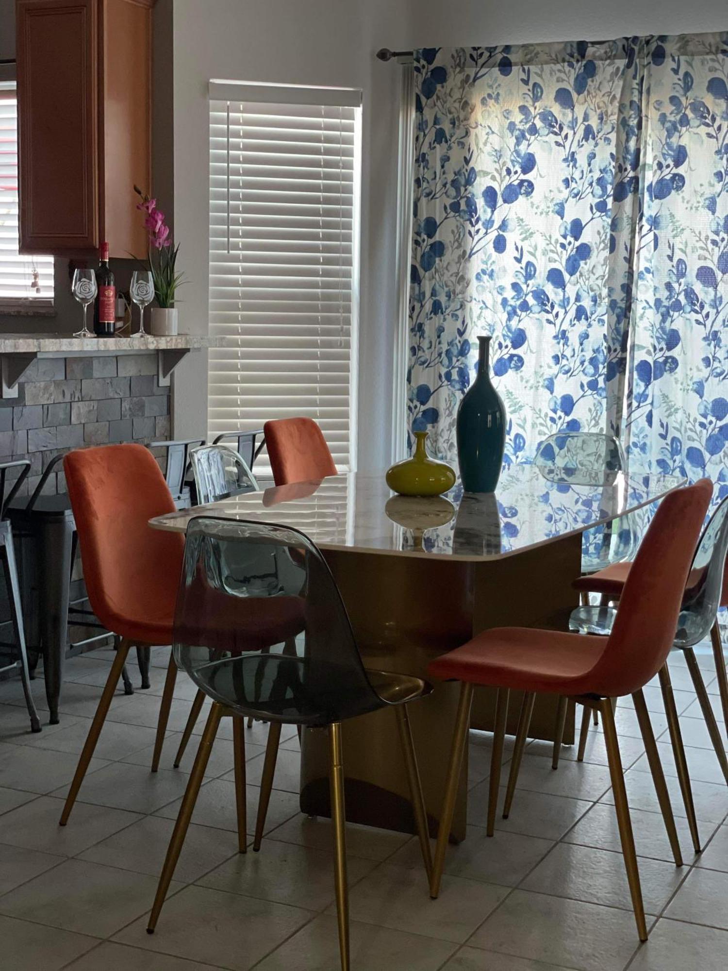 Ferienhaus Pet-friendly, Vibrant Oasis - Colorful Retreat Near Summerlin *