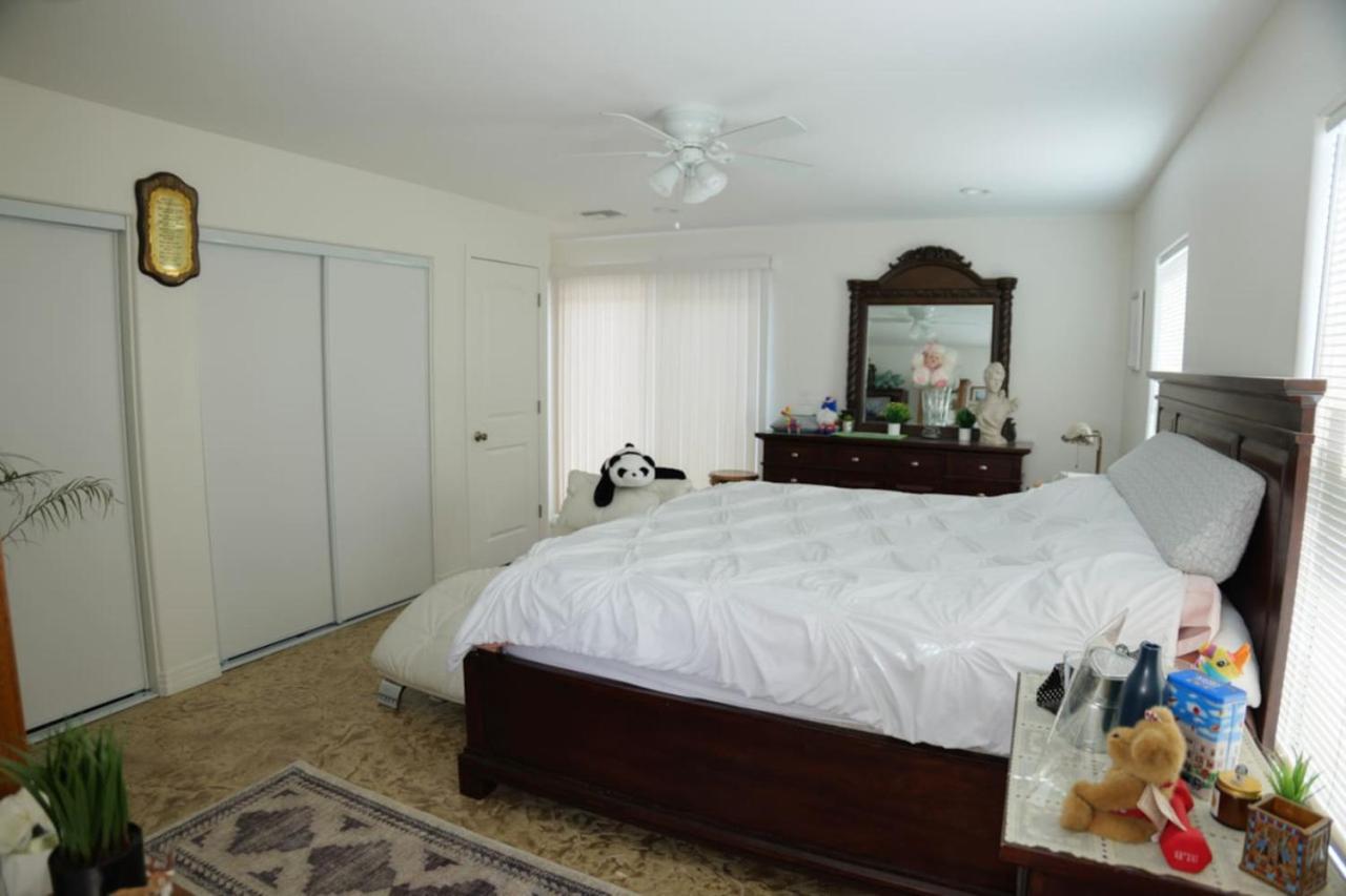 327 7 Bedroom With Fenced Yard Holiday home *