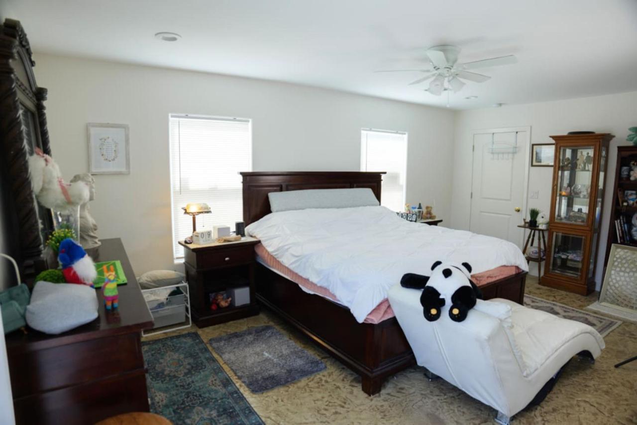 Holiday home 327 7 Bedroom With Fenced Yard