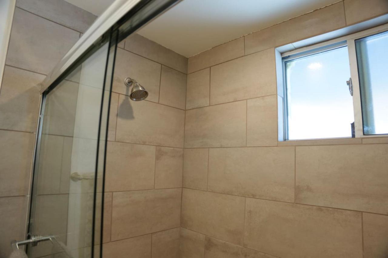 327 7 Bedroom With Fenced Yard Holiday home *