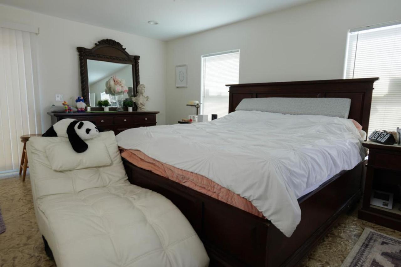 327 7 Bedroom With Fenced Yard Las Vegas