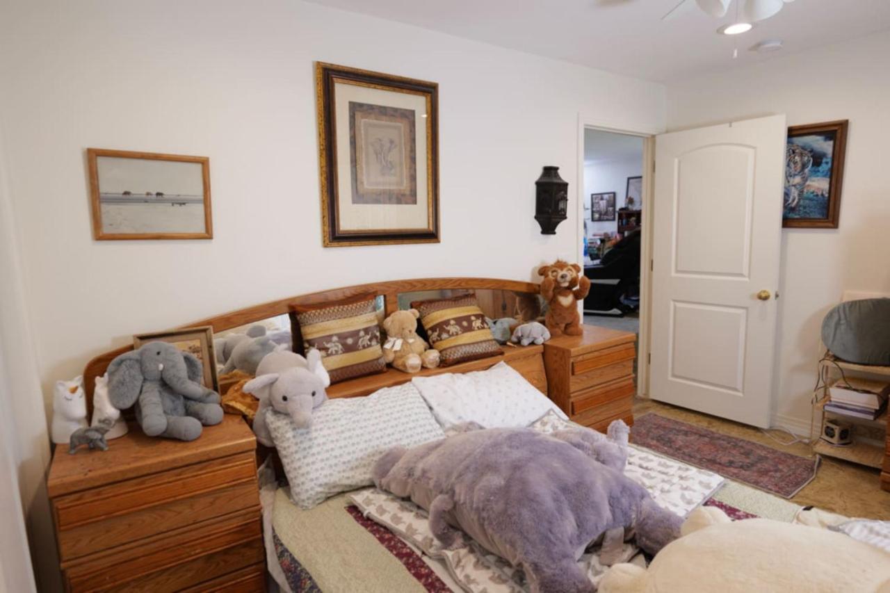 327 7 Bedroom With Fenced Yard Holiday home