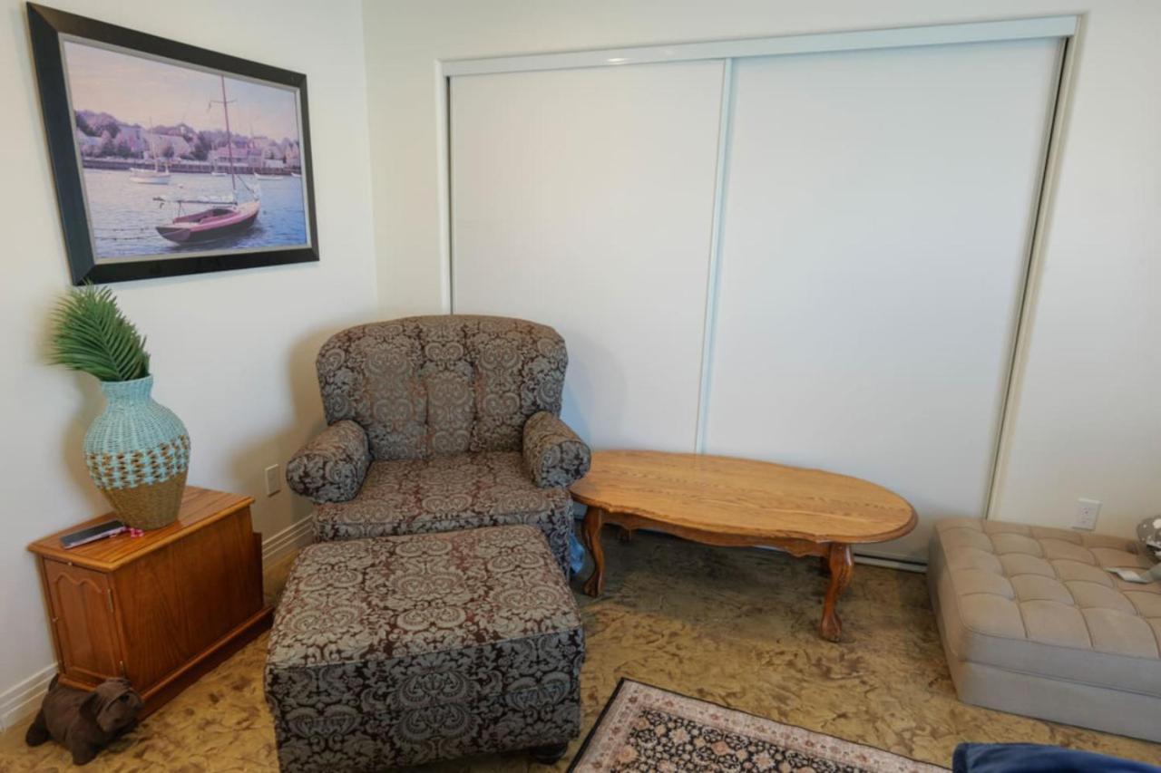 327 7 Bedroom With Fenced Yard *