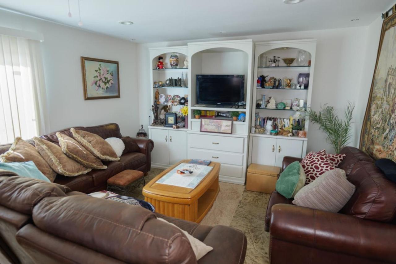 327 7 Bedroom With Fenced Yard * Las Vegas