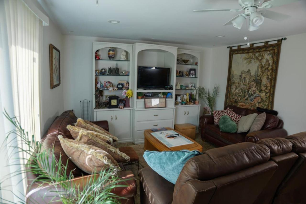 327 7 Bedroom With Fenced Yard