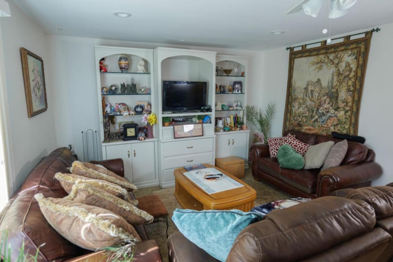 327 7 Bedroom With Fenced Yard Holiday home