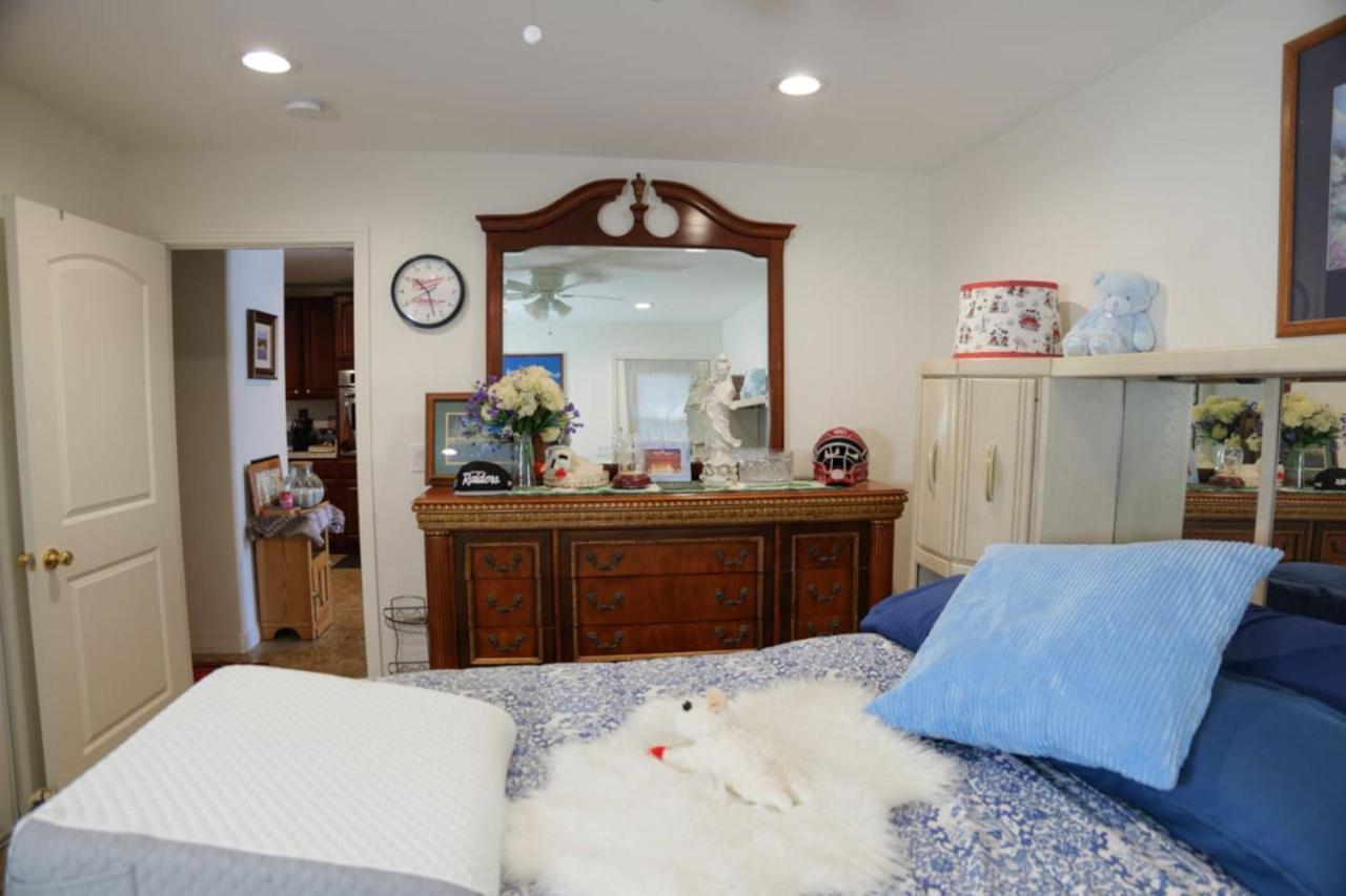 327 7 Bedroom With Fenced Yard Holiday home *