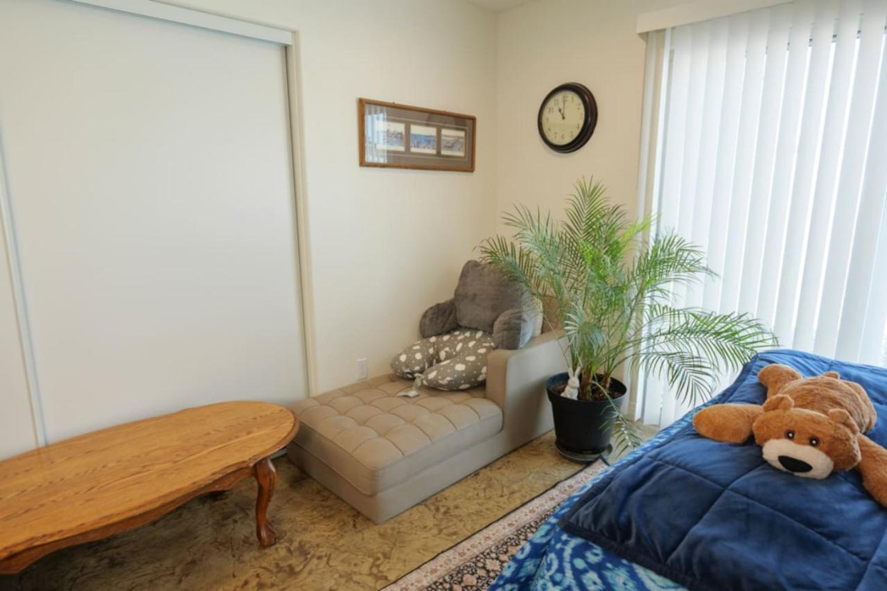 327 7 Bedroom With Fenced Yard Las Vegas