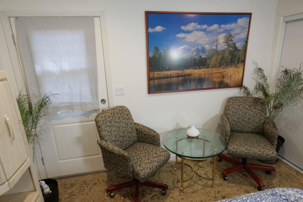 327 7 Bedroom With Fenced Yard Holiday home *