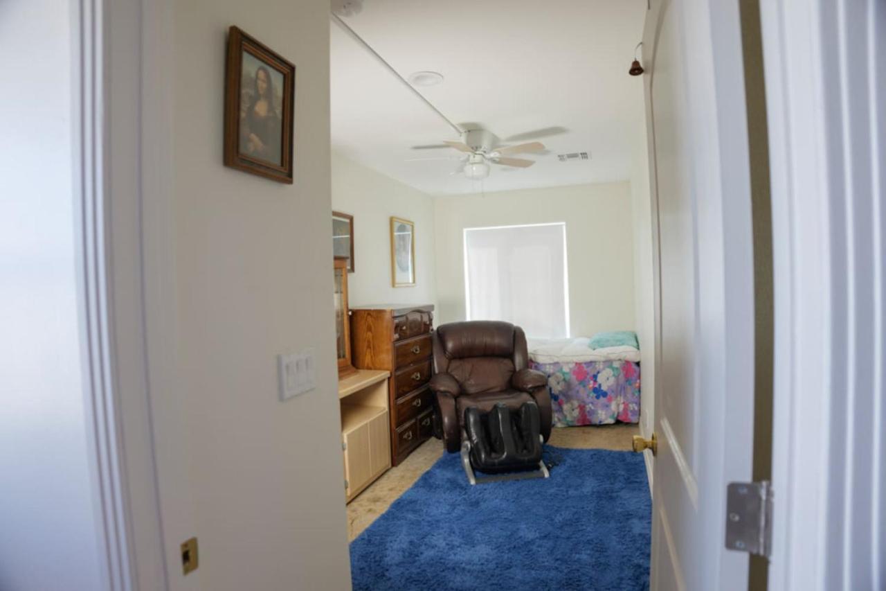 327 7 Bedroom With Fenced Yard *