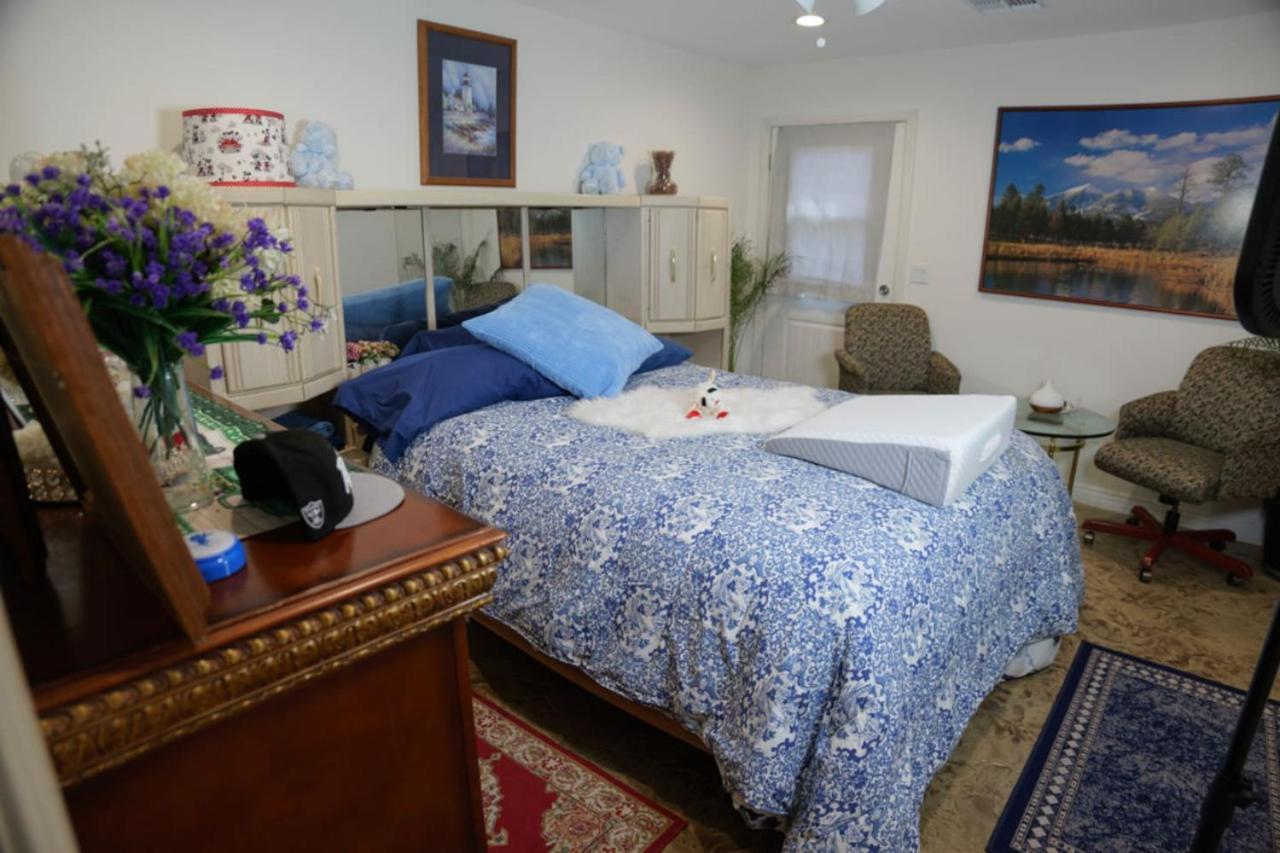 327 7 Bedroom With Fenced Yard *