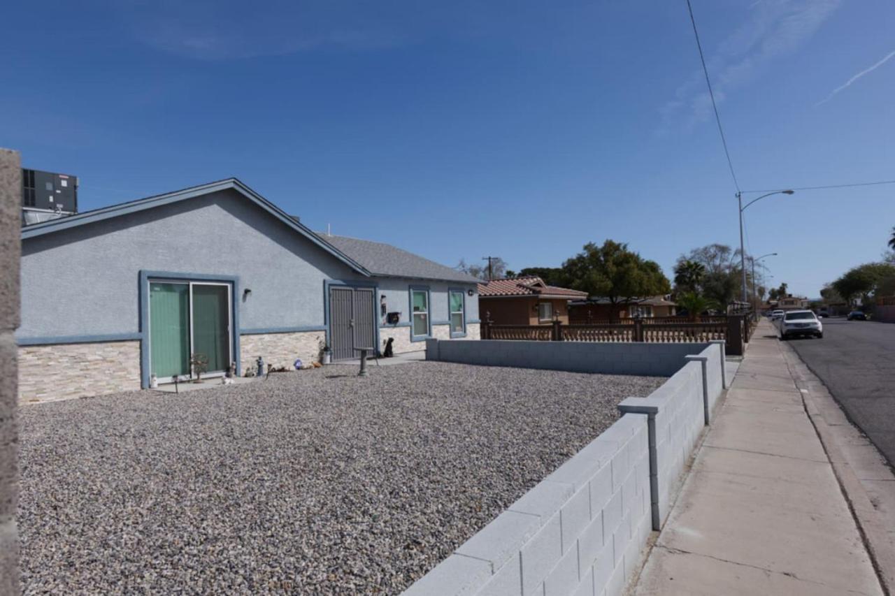 327 7 Bedroom With Fenced Yard Holiday home *