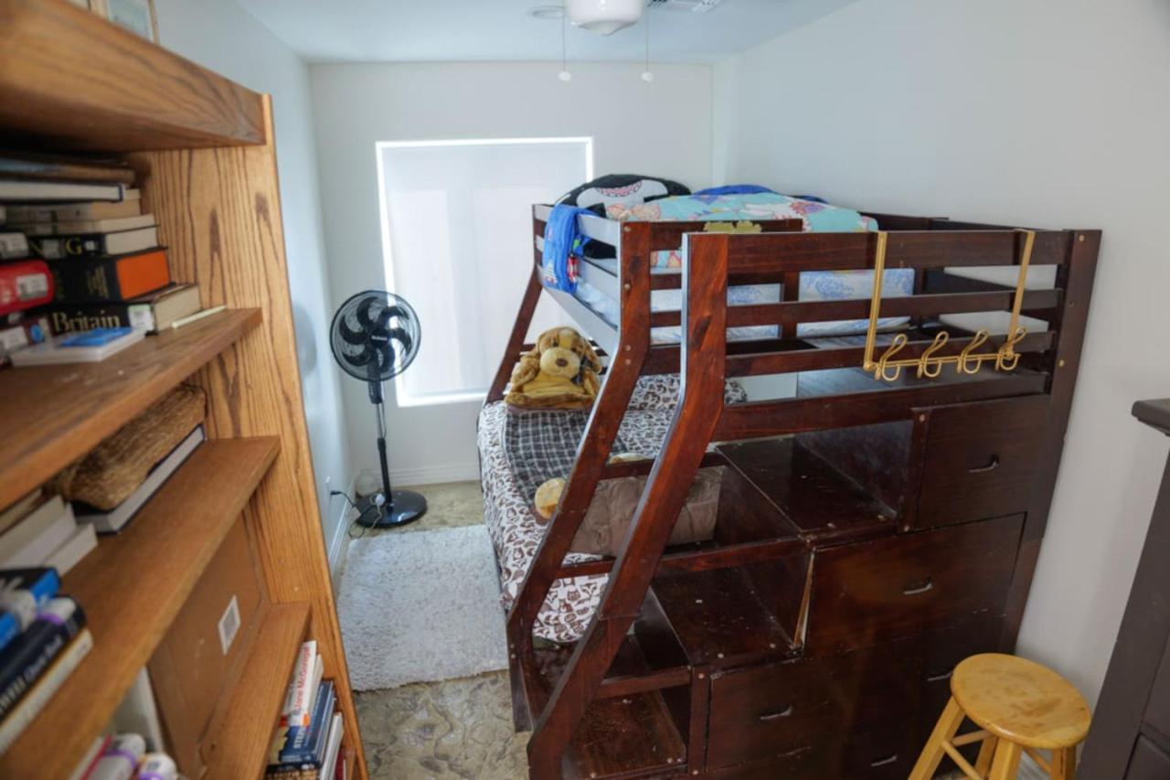 327 7 Bedroom With Fenced Yard Holiday home Las Vegas
