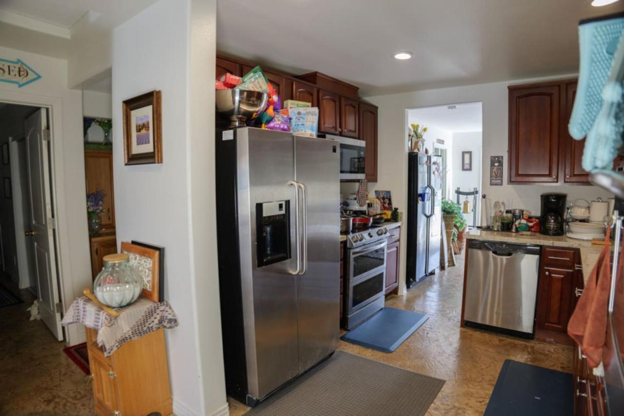 327 7 Bedroom With Fenced Yard * Las Vegas